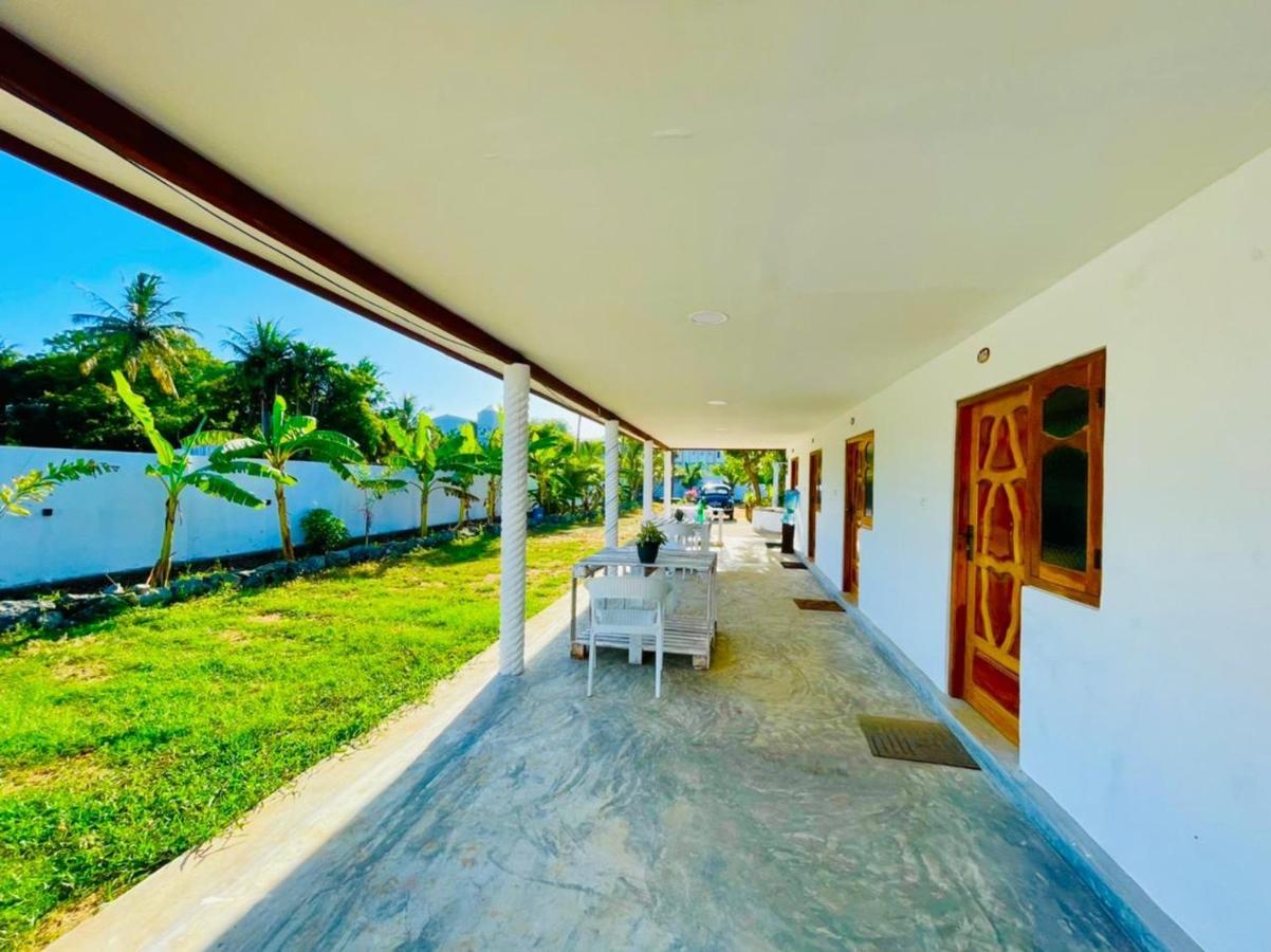Ratnam Hotel Джафна Екстериор снимка