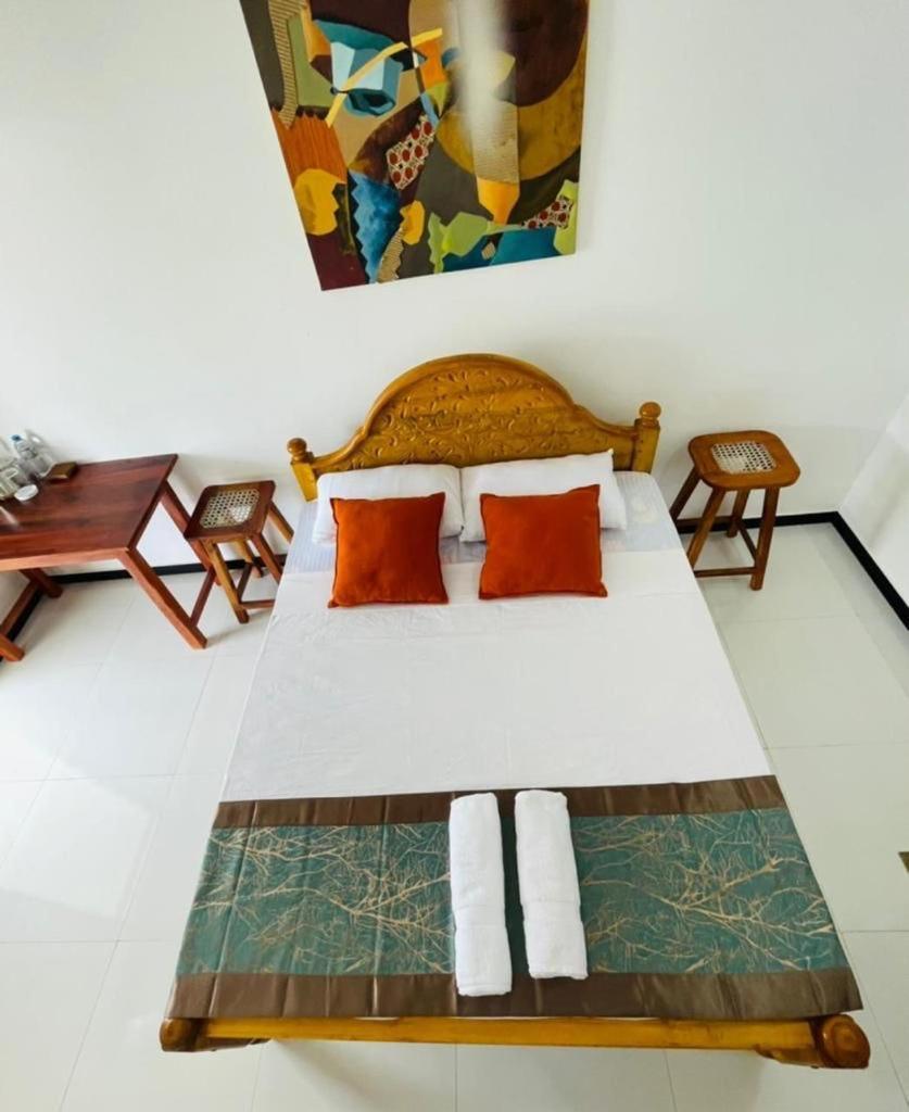 Ratnam Hotel Джафна Екстериор снимка